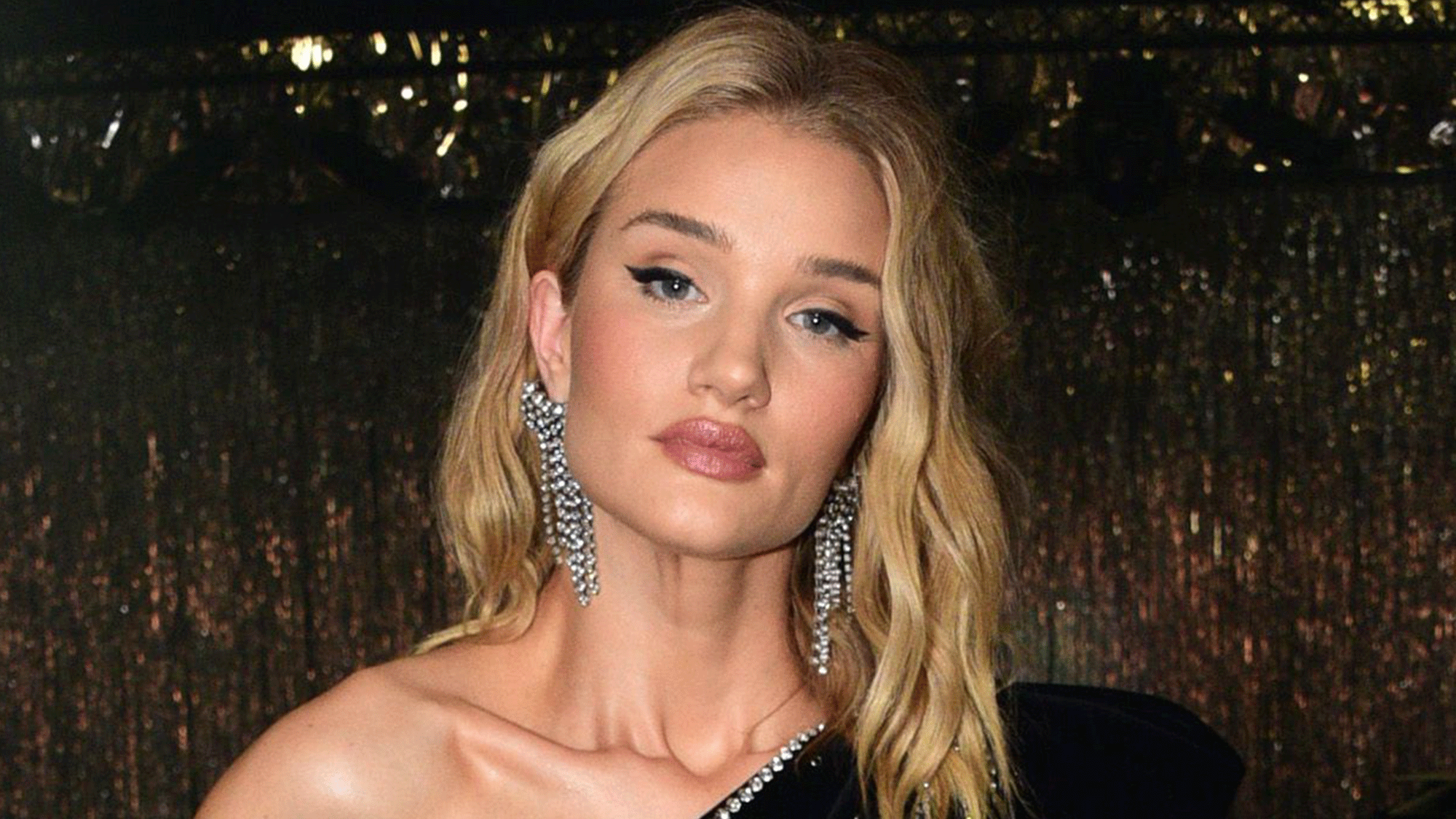 Makeup tips and tricks used by Rosie Huntington-Whiteley's MUA